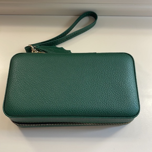 Pandora Storage Clutch - Picture 3 of 4